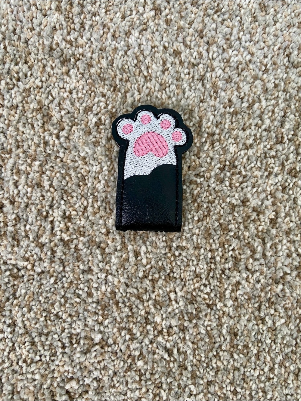 NWOT Embroidered Cat Paw Bookmark: Magnetic Vinyl Clip Reading Accessories - Picture 2 of 12